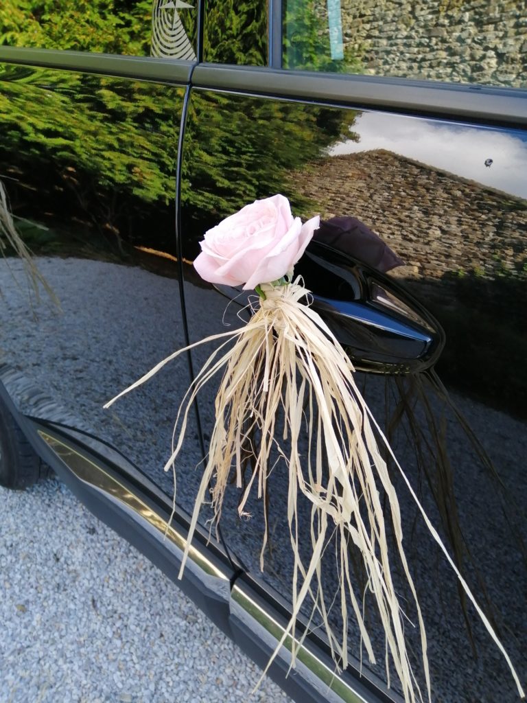 Décoration florale poignée de voiture Cotentin